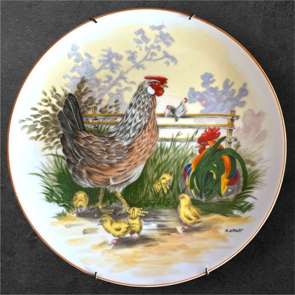 Other - Vintage decorative collector plate signed by the artist H. Arndt